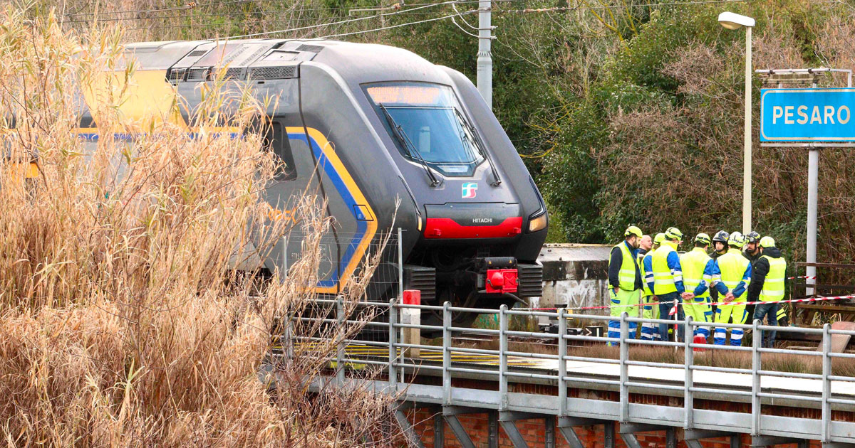Cavi tranciati e cabina incendiata sui binari dei trani: ipotesi sabotaggio anarchico per le Olimpiadi