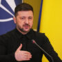 Copertina di Ucraina, Zelensky: “Colloqui a Miami la prossima settimana, affronteremo il nodo Donbass. Trump vuole pace entro l’estate”