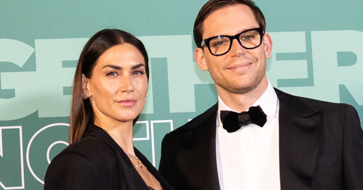 “Carlo Beretta è quel ragazzo che ti apre la porta, ti versa l’acqua a tavola e si scusa se non lo fa. Undici anni di differenza? Dettagli inutili”: così Melissa Satta