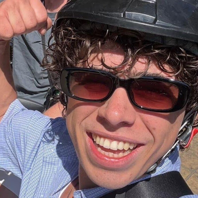 Un ragazzo vittima di un incidente in Thailandia rimane gravemente ferito. L’appello della madre per riportarlo a casa: “Aiutateci, prima che sia troppo tardi”