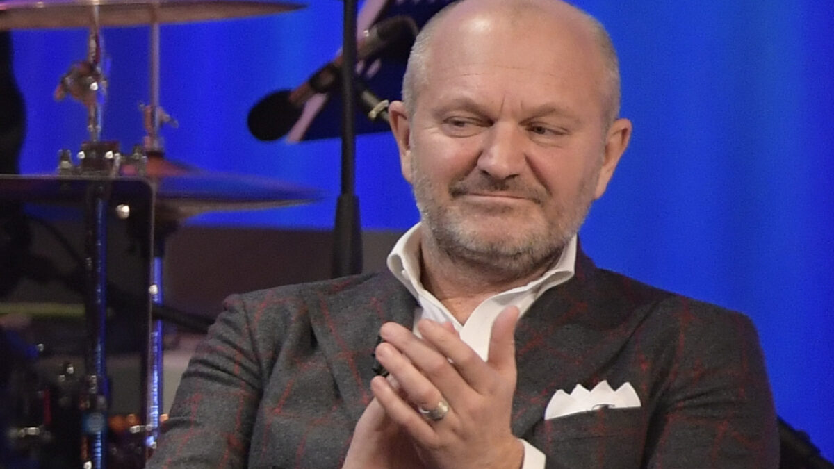 “La leggerezza è superficialità e derisione? È un pensiero che attribuisco soltanto alla sinistra. Se non sei come loro, se non pensi come loro, se non mangi come loro, allora non va bene”: così Andrea Pucci