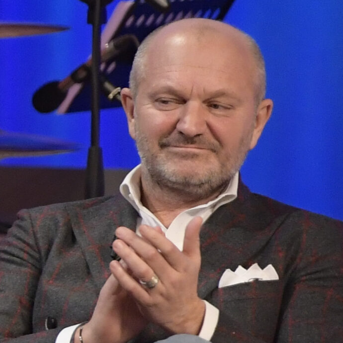 Sanremo 2026, Andrea Pucci rinuncia alla co-conduzione dopo le polemiche: “Gli insulti sono inaccettabili, il termine fascista non dovrebbe esistere”