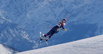 Lindsey Vonn cade nella discesa libera con il crociato rotto: è stata soccorsa in elicottero