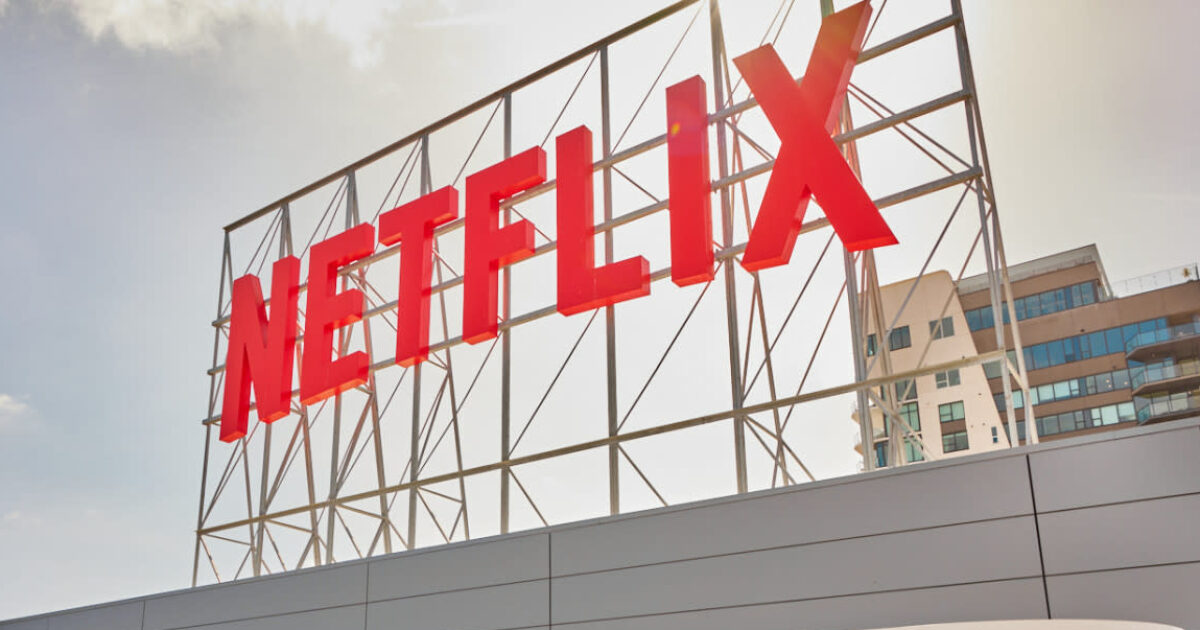 Doppiatori tedeschi contro Netflix: “Vuole usare le nostre voci per addestrare l’AI”. E si rifiutano di lavorare