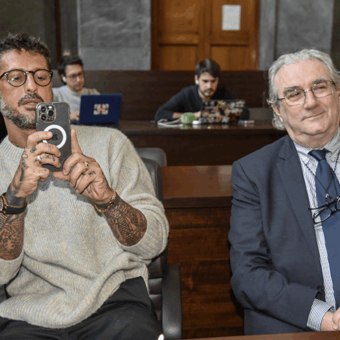 “Sospeso da Instagram, censura ancor più grave di quella al mio assistito Corona”: la denuncia dell’avvocato Chiesa. Mediaset: “Non c’entriamo nulla”