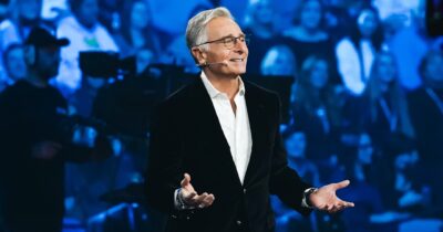 Copertina di “Pucci si è sentito minacciato? Ha fatto bene a ritirarsi da Sanremo 2026, è un ottimo comico. Povia scrive bene, anche se politicamente fa discutere. Taratata mi ha fatto tornare l’entusiasmo”: così Paolo Bonolis