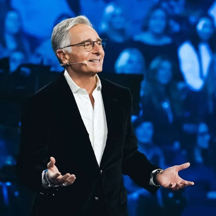 “Pucci si è sentito minacciato? Ha fatto bene a ritirarsi da Sanremo 2026, è un ottimo comico. Povia scrive bene, anche se politicamente fa discutere. Taratata mi ha fatto tornare l’entusiasmo”: così Paolo Bonolis