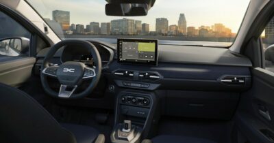Copertina di Dacia Sandero, un abitacolo tutto nuovo. Tra comfort, praticità e stile