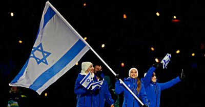 Copertina di La squadra israeliana di bob derubata alle Olimpiadi: furto in appartamento per “migliaia di dollari”