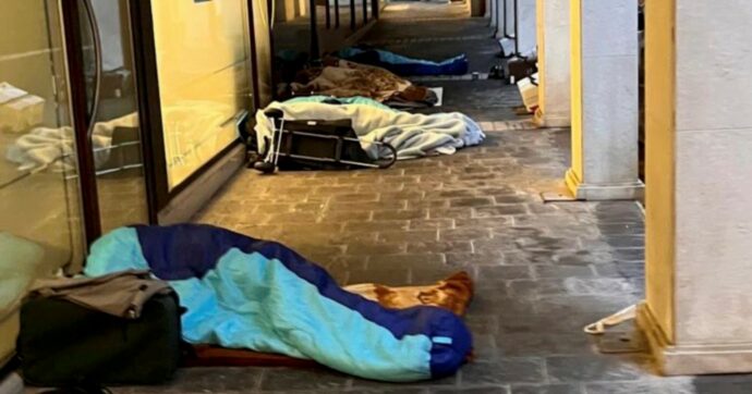 Olimpiadi, l’altro volto: c’è chi muore di freddo