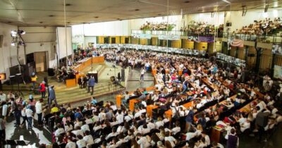 Copertina di Palermo, l’aula bunker dell’Ucciardone diventa navigabile in Realtà Virtuale per il 40esimo anniversario del Maxiprocesso