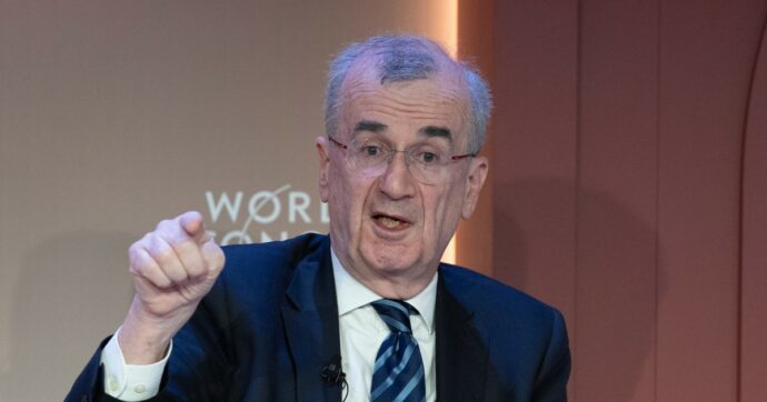 Lascia con un anno di anticipo il governatore della Banca di Francia, così sarà Macron a scegliere il successore