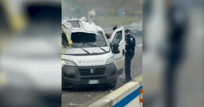 Copertina di Assalto a portavalori sulla Lecce-Brindisi, esplosi colpi d’arma da fuoco: la fuga e i vigilanti dopo il blitz – Video
