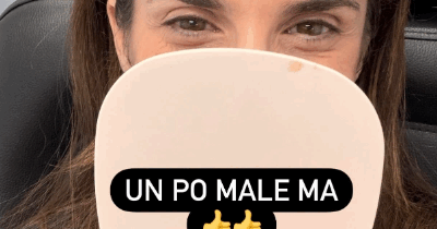 Copertina di Cos’è il Prf, il segreto di bellezza delle star da Hailey Bieber a Elisabetta Canalis: come funziona il trattamento, quali sono i benefici e quali i rischi