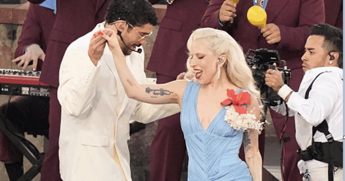 Bad Bunny festeggia con Lady Gaga e Ricky Martin l’orgoglio portoricano al Super Bowl. Donald Trump disgustato: “Terribile. Uno schiaffo alla Nazione”