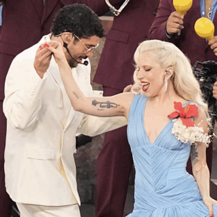 Bad Bunny festeggia con Lady Gaga e Ricky Martin l’orgoglio portoricano al Super Bowl. Donald Trump disgustato: “Terribile. Uno schiaffo alla Nazione”