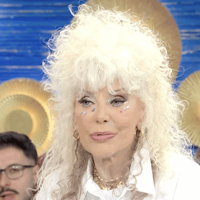 “Ho imparato a tacere, noi artisti non siamo più liberi neppure di esprimerci. Non esco più da sola dopo le 18. Noi donne viviamo in un momento difficile”: parla Donatella Rettore