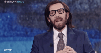 Copertina di “Con i 7 miliardi di patrimonio mi sono comprato la Play, l’album della serie B e mezza editoria italiana”: così Pantani-Del Vecchio – IL VIDEO