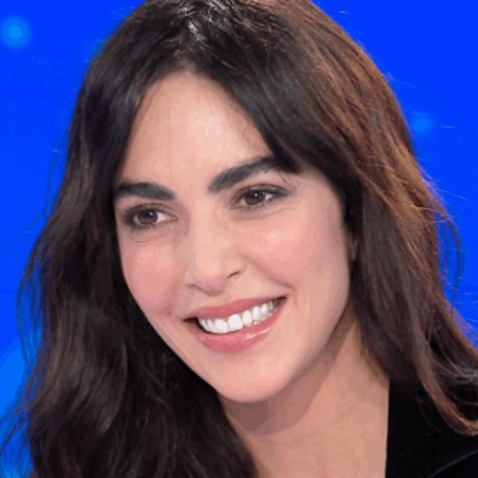 “Mi ha mandato un messaggio adesso Raoul Bova”, “Non mi dire che anche tu sei un’altra della lista”: il botta e risposta ironico tra Mara Venier e Rocìo Munoz Morales