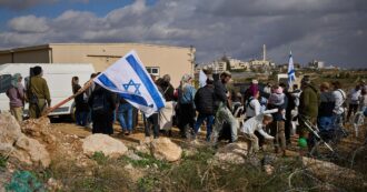 Copertina di Via libera di Israele a misure per ampliare gli insediamenti dei coloni. Guterres (Onu): “Preoccupato”. Condanne anche da Ue e Lega Araba