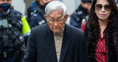 Copertina di A Hong Kong il magnate pro-democrazia Jimmy Lai condannato a 20 anni di carcere. Pechino “soddisfatta”