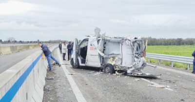 Copertina di Mitra ed esplosivo: rapinato un portavalori