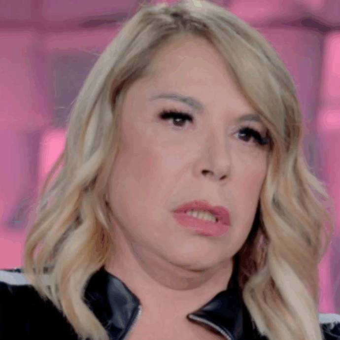 “Una persona potente mi ha molestata nel suo studio. Ha provato a baciarmi, io l’ho respinto e ho guadagnato la fuga”: il racconto di Anna Pettinelli a Verissimo