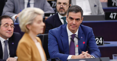 Copertina di Migranti, Bruxelles contro la mega regolarizzazione della Spagna. “Non in linea con lo spirito della Commissione”