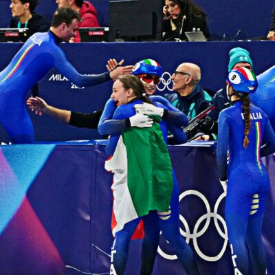 Copertina di Il resoconto | Medaglie da short track e curling. Hofer chiude 4° nello slittino, l’Italia di hockey perde contro la Germania. Delusione Biathlon