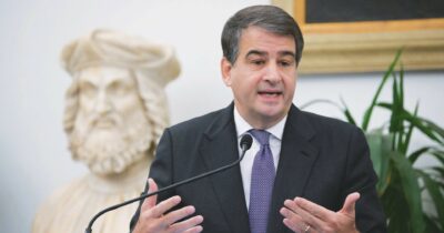 Copertina di Acquedotto, Decaro nomina il legale di Fitto (la Puglia ha tre cause col Commissario Ue)