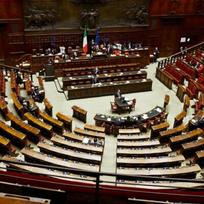 Copertina di Camera part-time: lavorerà 2 giorni e mezzo fino al voto