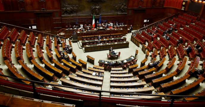 Camera part-time: lavorerà 2 giorni e mezzo fino al voto