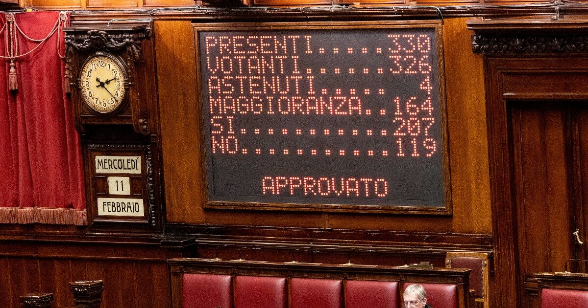 Armi all’Ucraina, la Camera approva la fiducia: a votare Sì anche i tre deputati vannacciani