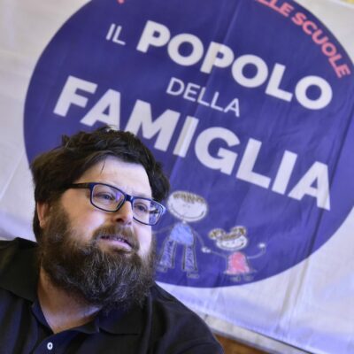 Copertina di “Usava i social mentre era ai domiciliari”: Mario Adinolfi va in carcere