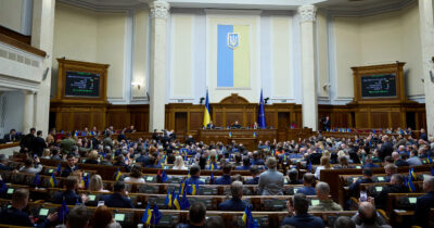 Copertina di Ucraina, i dubbi dei tecnici sulle elezioni il 15 maggio: “Non c’è ancora un disegno di legge e poco tempo per prepararlo”