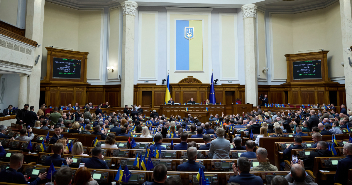 Ucraina, i dubbi dei tecnici sulle elezioni il 15 maggio: “Non c’è ancora un disegno di legge e poco tempo per prepararlo”