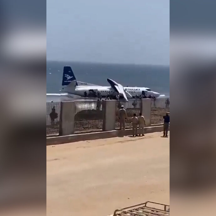 Aereo precipita in mare poco dopo il decollo: lo schianto vicino alla riva – Video