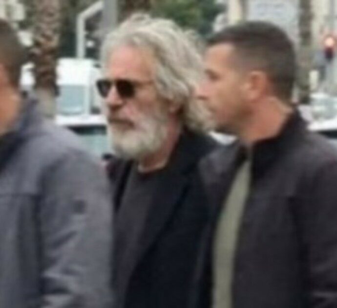 “Epstein è vivo, eccolo per le strade di Tel Aviv. Il suo corpo sostituito in cella a New York”: ecco il fact checking di una tv israeliana