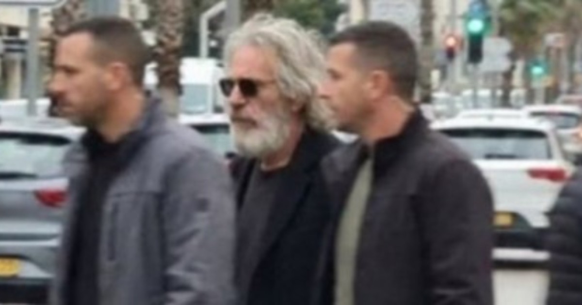 “Epstein è vivo, eccolo per le strade di Tel Aviv. Il suo corpo sostituito in cella a New York”: ecco il fact checking di una tv israeliana