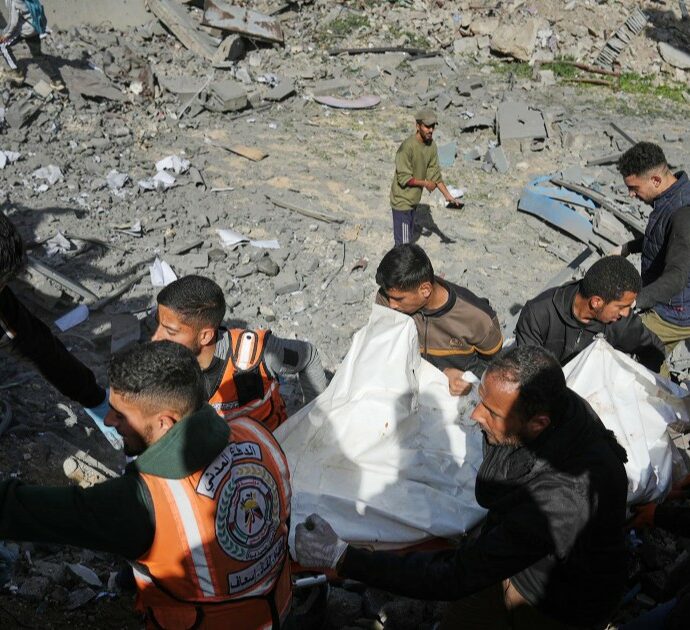 Gaza, l’inchiesta di Al Jazeera: “Migliaia di palestinesi ‘evaporati’ a causa dell’utilizzo di bombe termobariche”
