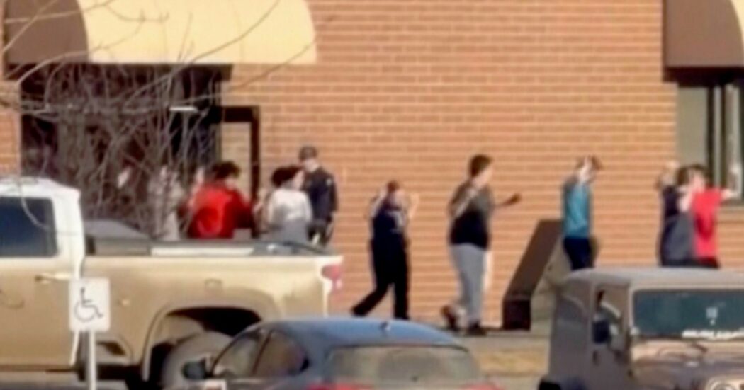 Canada, spara a scuola, poi si uccide: 10 vittime