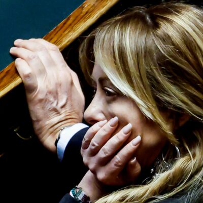 Copertina di Referendum, il No ora è avanti e Meloni ha paura: questionario tra gli iscritti di FdI