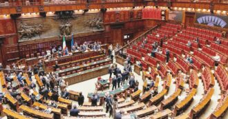 Copertina di Settimana corta e paga invariata, la Camera affossa la proposta delle opposizioni. Conte: “Come su salario minimo e congedi paritari”