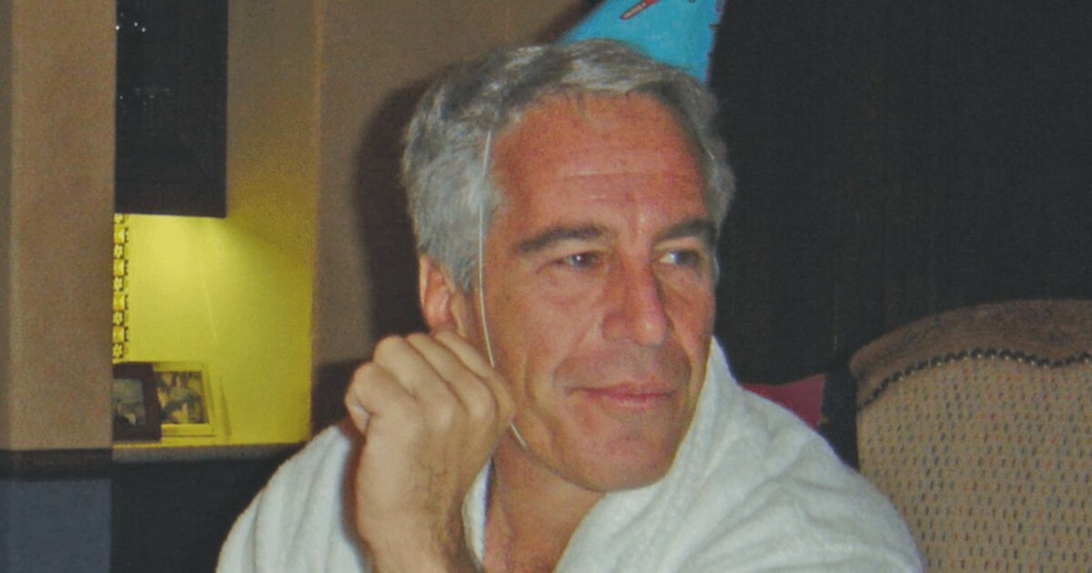 jeffrey epstein ha nascosto in diversi magazzini foto pc e attrezzature per sottrarli alle indagini da Ilfattoquotidiano.it jeffrey epstein ha nascosto in diversi magazzini foto pc e attrezzature per sottrarli alle indagini