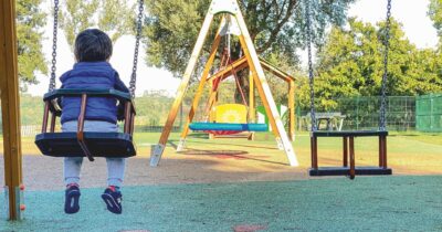 Copertina di Maltrattamenti al nido, 50 episodi su  15 bimbi