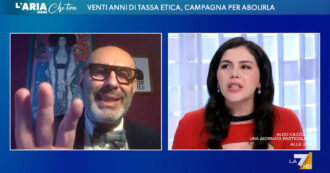 Copertina di Scontro tra Valentina Nappi e Pillon su La7: “Come si fa a paragonare il gioco d’azzardo al porno? È antiscientifico. Uno si può fare una se*a?”