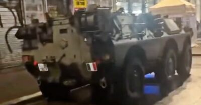 Copertina di Meno camionette e più carri armati: a Roma la messinscena della sicurezza governativa. E pazienza se la capitale assomiglia a Bogotà – il commento