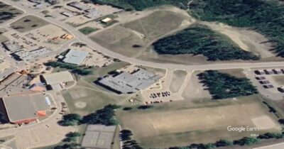 Copertina di Strage in una scuola in Canada, dieci morti e 25 feriti. La polizia: “È stata una donna, ignoto il movente”