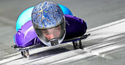 Copertina di Faccia sul ghiaccio a 130 km/h: come funziona lo skeleton, lo slittino a pancia in giù