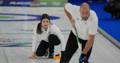Copertina di Referendum, il Pd spinge il No con un video degli azzurri di curling. Ma loro: “Mai autorizzato”. E il post viene rimosso